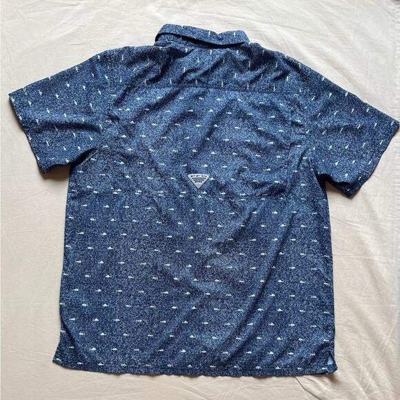 Columbia Men’s Blue Short Sleeve Polo with Subtle White Fish Pattern Size Large - Picture 4 of 8